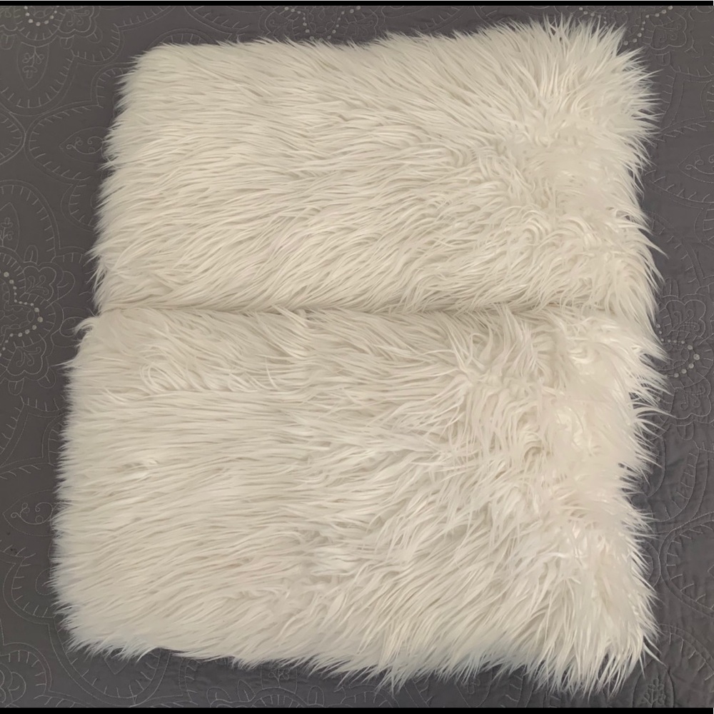 Set of two fluffy pillows